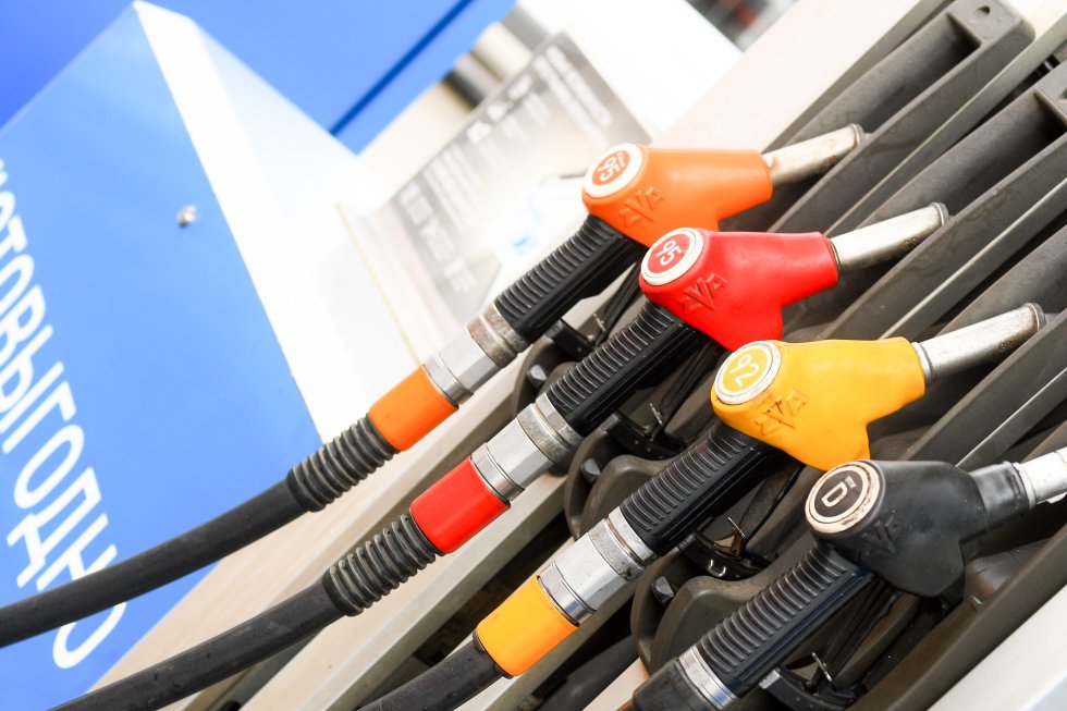 समस्या कीमत में नहीं है: रूस में पेट्रोल अस्थायी रूप से अमेरिका से महंगा